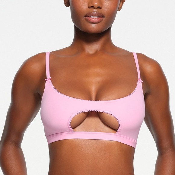 💖SKIMS FITS EVERYBODY PICOT TRIM CUT OUT SCOOP BRALETTE BUBBLEGUM S - Picture 1 of 6